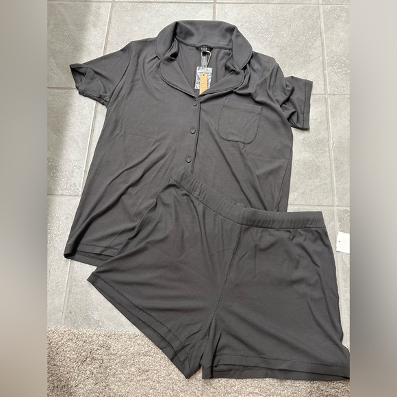 SKIMS Soft Lounge Sleep Set Shorts- Gunmetal - Picture 3 of 3